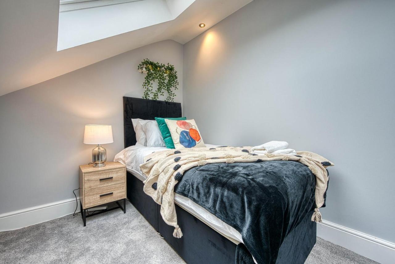 Spacious Nottingham Abode - Sleeps 16 Exterior photo